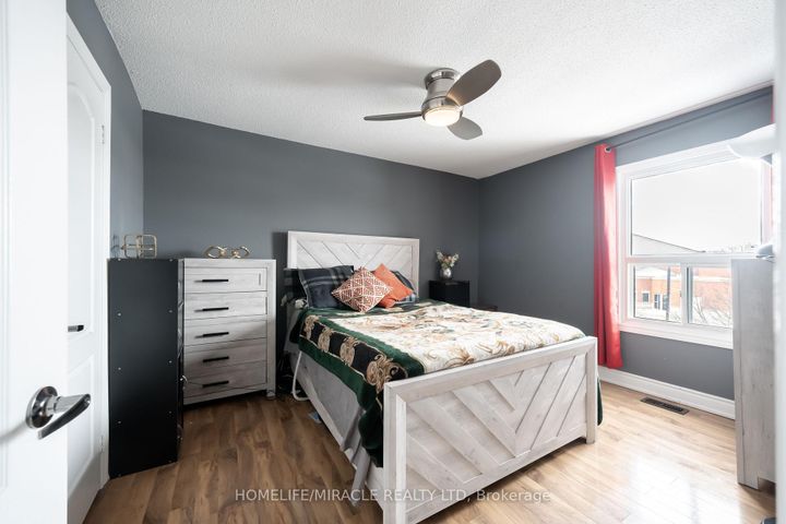 Photo 10 at 150 - 150 Enderby Crescent, Southgate, Brampton