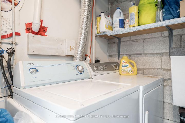 Photo 12 at 150 - 150 Enderby Crescent, Southgate, Brampton