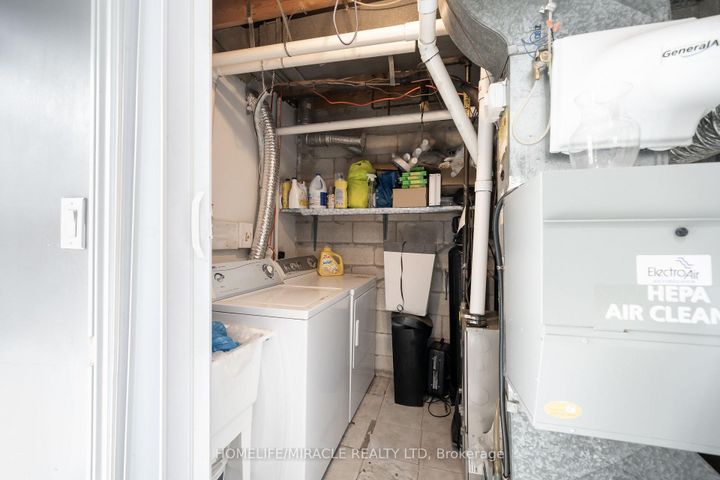 Photo 15 at 150 - 150 Enderby Crescent, Southgate, Brampton