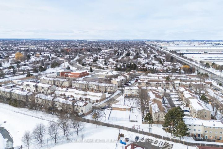 Photo 19 at 150 - 150 Enderby Crescent, Southgate, Brampton