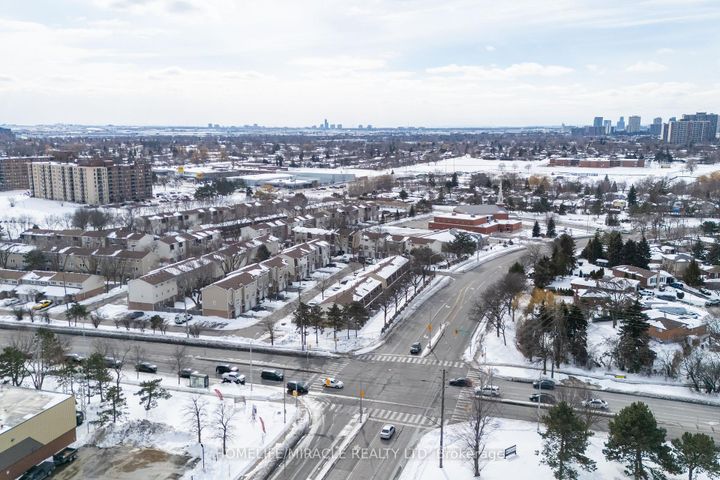 Photo 20 at 150 - 150 Enderby Crescent, Southgate, Brampton