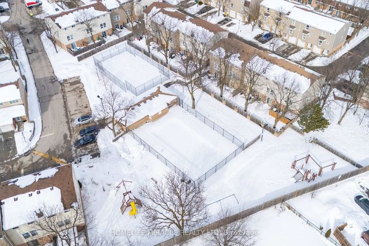 Photo 21 at 150 - 150 Enderby Crescent, Southgate, Brampton