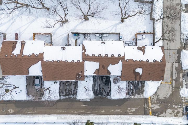 Photo 22 at 150 - 150 Enderby Crescent, Southgate, Brampton