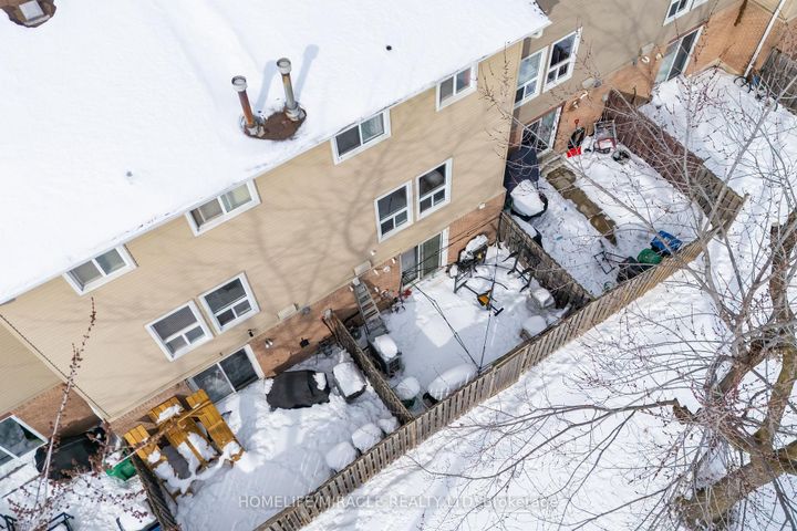 Photo 24 at 150 - 150 Enderby Crescent, Southgate, Brampton