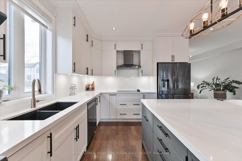 Photo 11 at 811 Cosburn Avenue, East York, Toronto