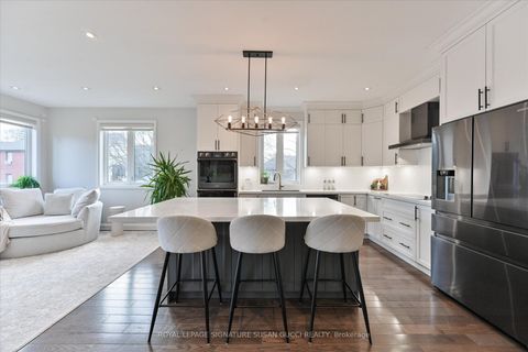 Photo 13 at 811 Cosburn Avenue, East York, Toronto