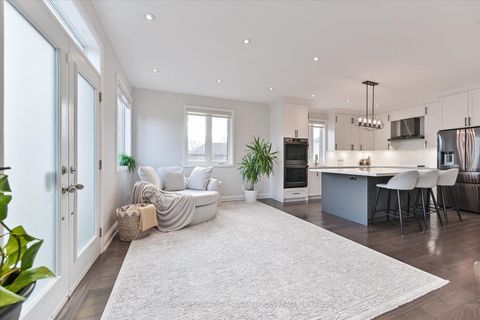 Photo 18 at 811 Cosburn Avenue, East York, Toronto