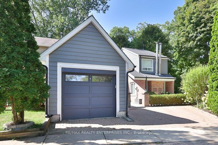 Photo 2 at 1106 Kos Boulevard, Lorne Park, Mississauga