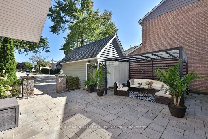 Photo 5 at 1106 Kos Boulevard, Lorne Park, Mississauga