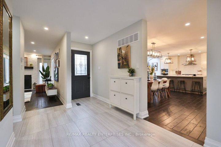 Photo 6 at 1106 Kos Boulevard, Lorne Park, Mississauga