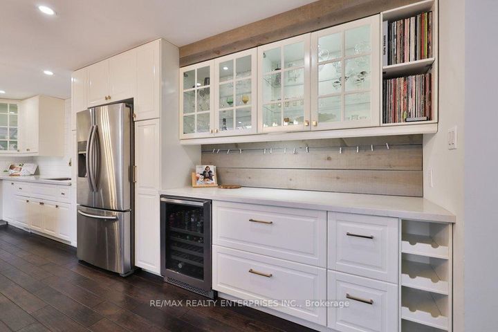 Photo 13 at 1106 Kos Boulevard, Lorne Park, Mississauga