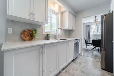 Photo 15 at 39 SYLVIA Street, Grove East, Barrie