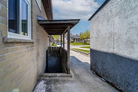 Photo 49 at 39 SYLVIA Street, Grove East, Barrie