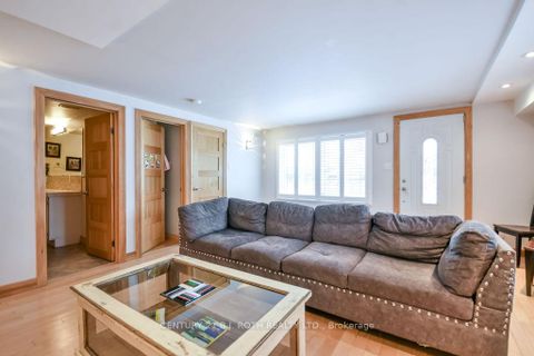 Photo 13 at 45 GROVE Street W, Queen's Park, Barrie