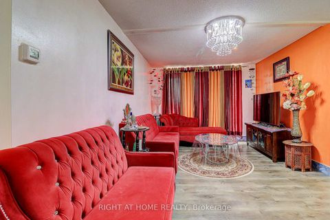 Photo 2 at 605 - 757 Victoria Park Avenue, Oakridge, Toronto