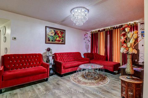 Photo 5 at 605 - 757 Victoria Park Avenue, Oakridge, Toronto