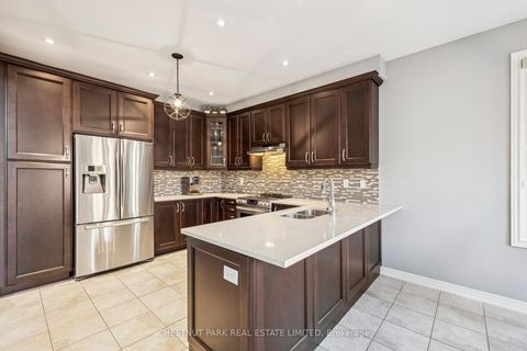 Photo 8 at 67 Hatton Garden Road, Vellore Village, Vaughan