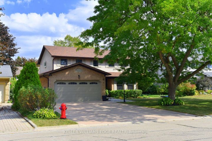 Photo 1 at 18 Charterhouse Crescent, Ancaster, Hamilton