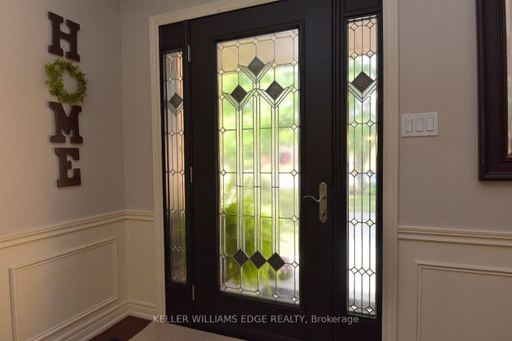 Photo 3 at 18 Charterhouse Crescent, Ancaster, Hamilton