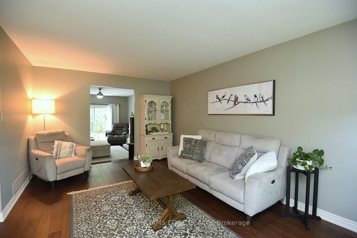 Photo 5 at 18 Charterhouse Crescent, Ancaster, Hamilton