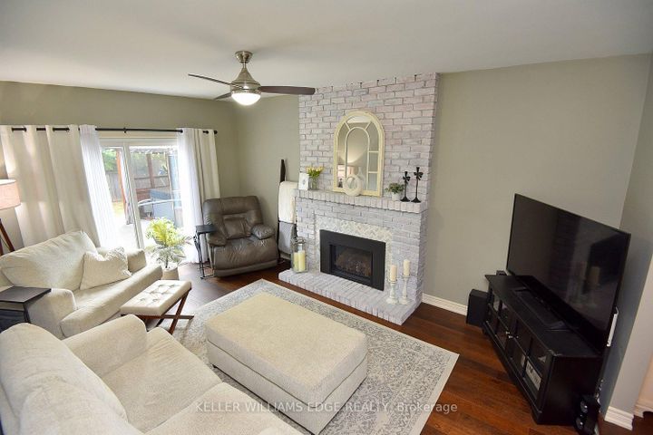 Photo 6 at 18 Charterhouse Crescent, Ancaster, Hamilton