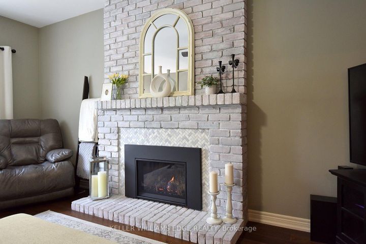 Photo 7 at 18 Charterhouse Crescent, Ancaster, Hamilton