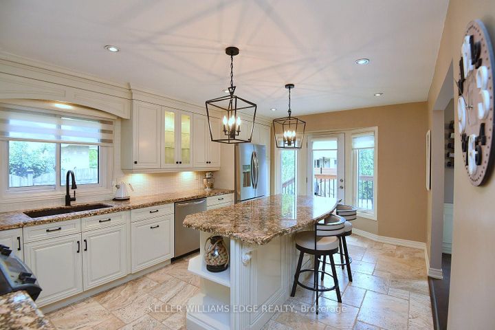 Photo 10 at 18 Charterhouse Crescent, Ancaster, Hamilton