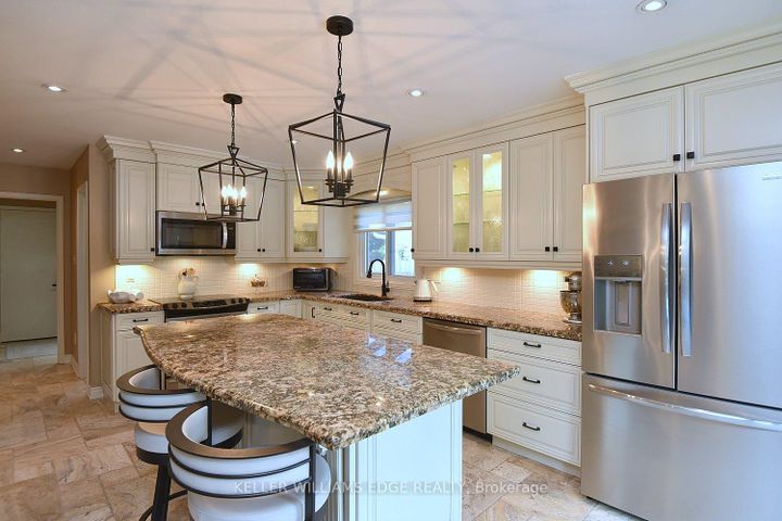 Photo 11 at 18 Charterhouse Crescent, Ancaster, Hamilton