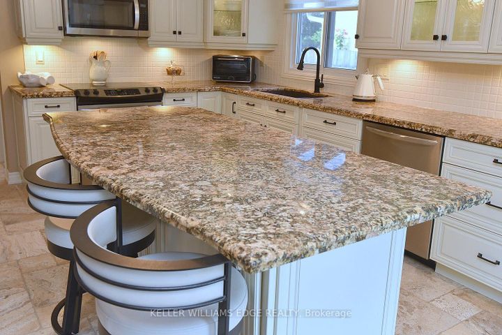 Photo 13 at 18 Charterhouse Crescent, Ancaster, Hamilton