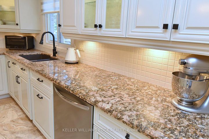 Photo 15 at 18 Charterhouse Crescent, Ancaster, Hamilton