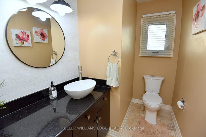 Photo 18 at 18 Charterhouse Crescent, Ancaster, Hamilton