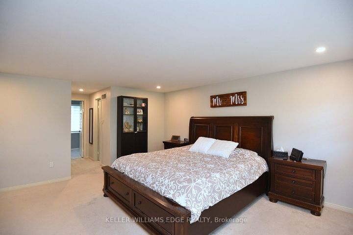 Photo 21 at 18 Charterhouse Crescent, Ancaster, Hamilton