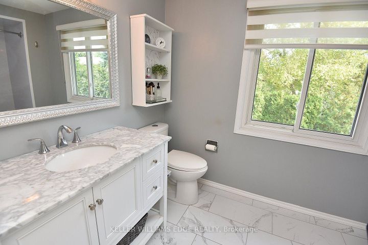 Photo 22 at 18 Charterhouse Crescent, Ancaster, Hamilton