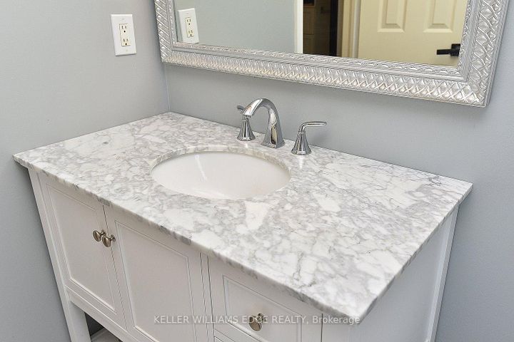 Photo 23 at 18 Charterhouse Crescent, Ancaster, Hamilton