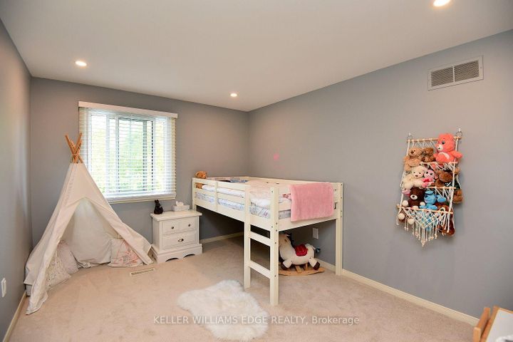 Photo 25 at 18 Charterhouse Crescent, Ancaster, Hamilton