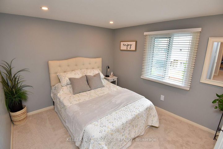 Photo 26 at 18 Charterhouse Crescent, Ancaster, Hamilton