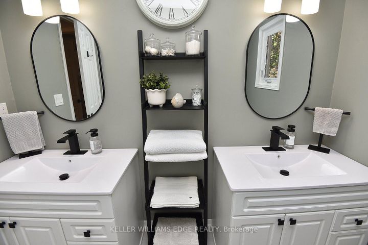 Photo 29 at 18 Charterhouse Crescent, Ancaster, Hamilton