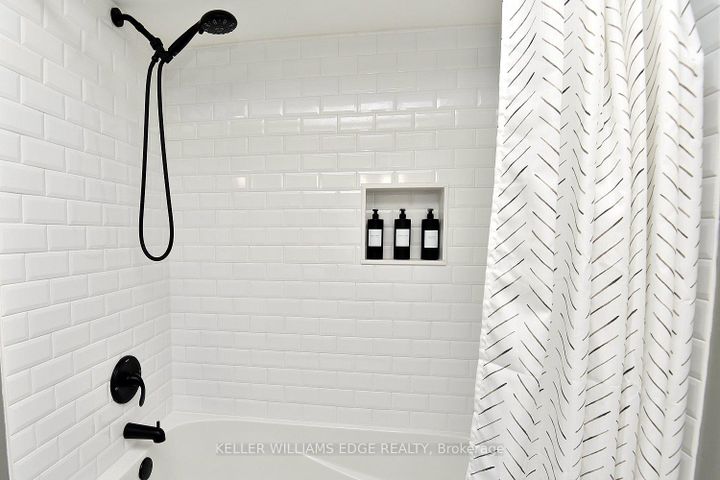 Photo 30 at 18 Charterhouse Crescent, Ancaster, Hamilton