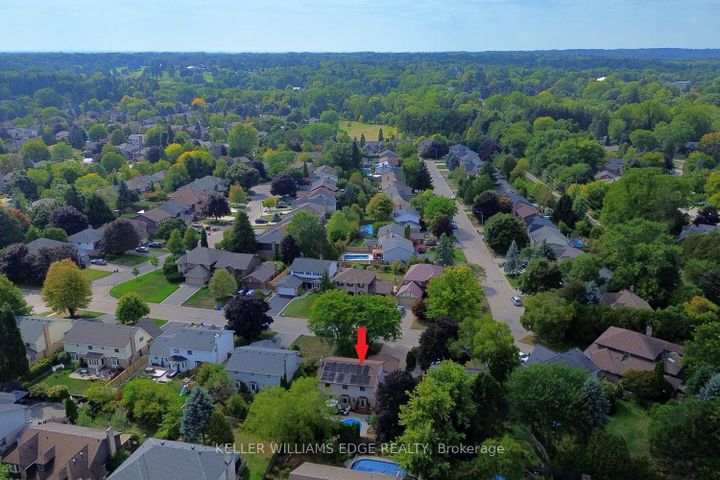 Photo 45 at 18 Charterhouse Crescent, Ancaster, Hamilton