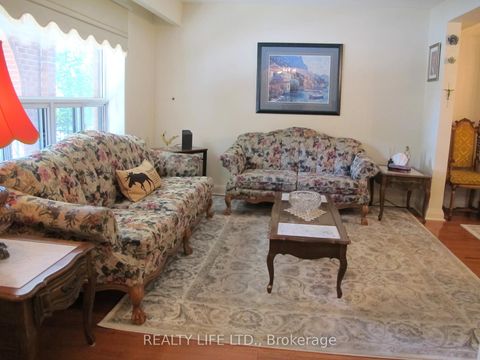 Photo 3 at 4 Rosalie Avenue, CFB, Toronto