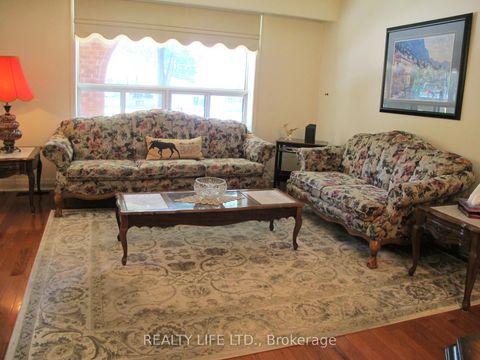 Photo 5 at 4 Rosalie Avenue, CFB, Toronto