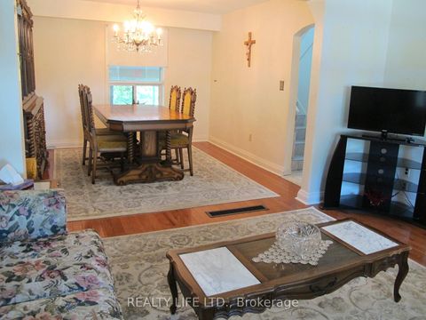 Photo 6 at 4 Rosalie Avenue, CFB, Toronto