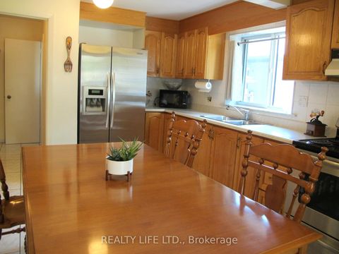 Photo 8 at 4 Rosalie Avenue, CFB, Toronto