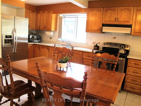 Photo 10 at 4 Rosalie Avenue, CFB, Toronto