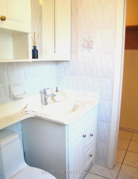 Photo 24 at 4 Rosalie Avenue, CFB, Toronto