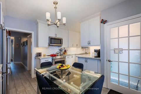 Photo 12 at 463 Milverton Boulevard, Danforth, Toronto
