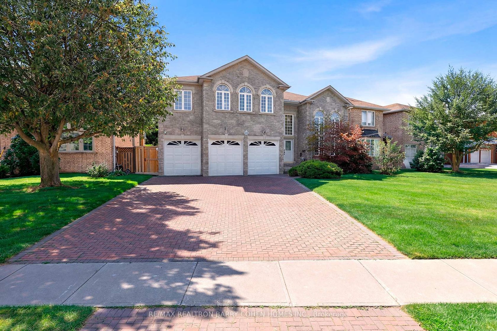 19 Risebrough Avenue, Willowdale East, Toronto by Loree Meneguzzi Real Estate 19 Risebrough Avenue, Willowdale East, Toronto