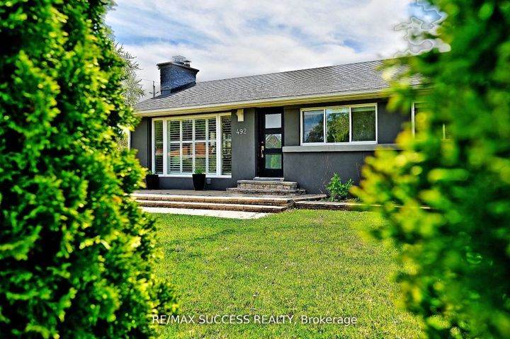 Photo 2 at 492 Sherin Drive, WO West, Oakville