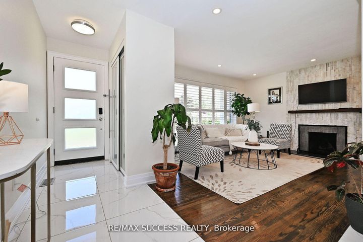 Photo 5 at 492 Sherin Drive, WO West, Oakville