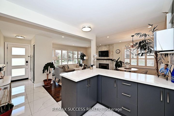 Photo 6 at 492 Sherin Drive, WO West, Oakville